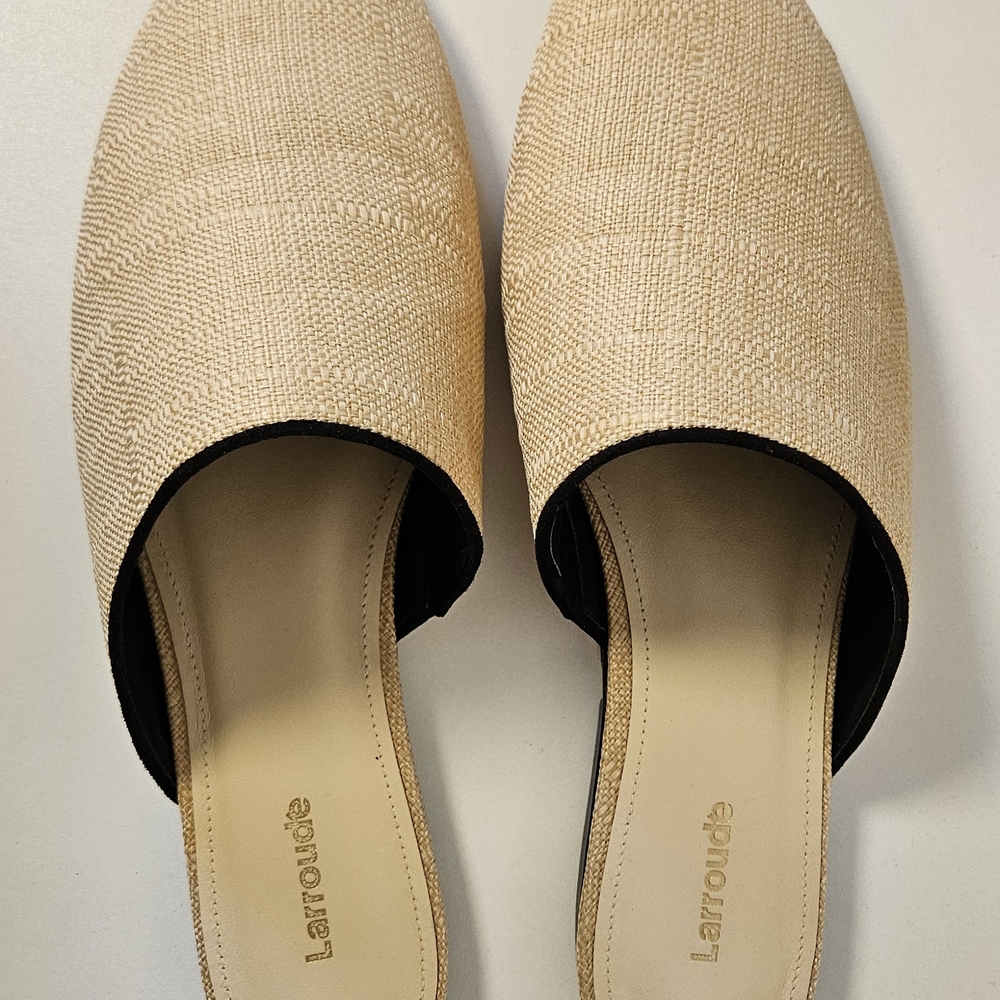 Larroudé Venice Flat Mule – Beige Raffia/Black Trim - Picture 4 of 8